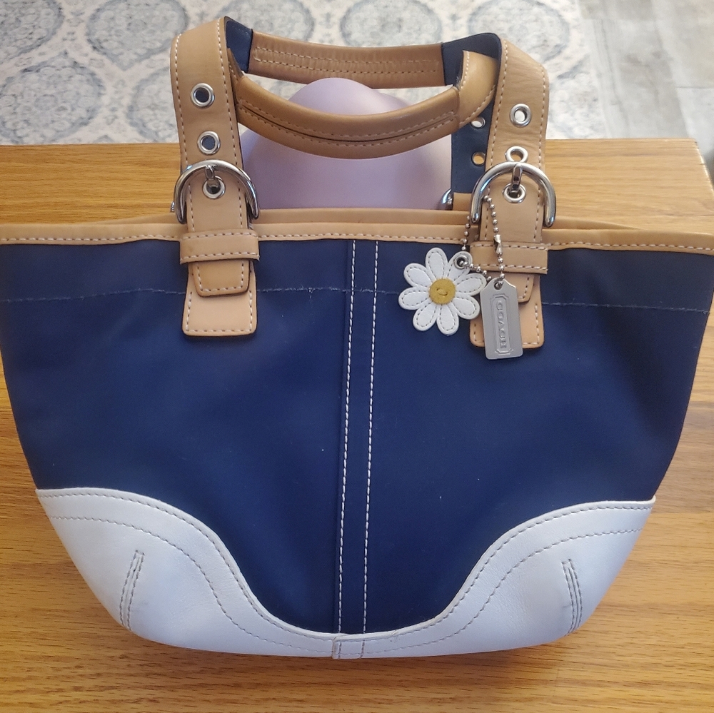 COACH Soho Hampton Mini Daisy Tote Bag Purse L3J-4427